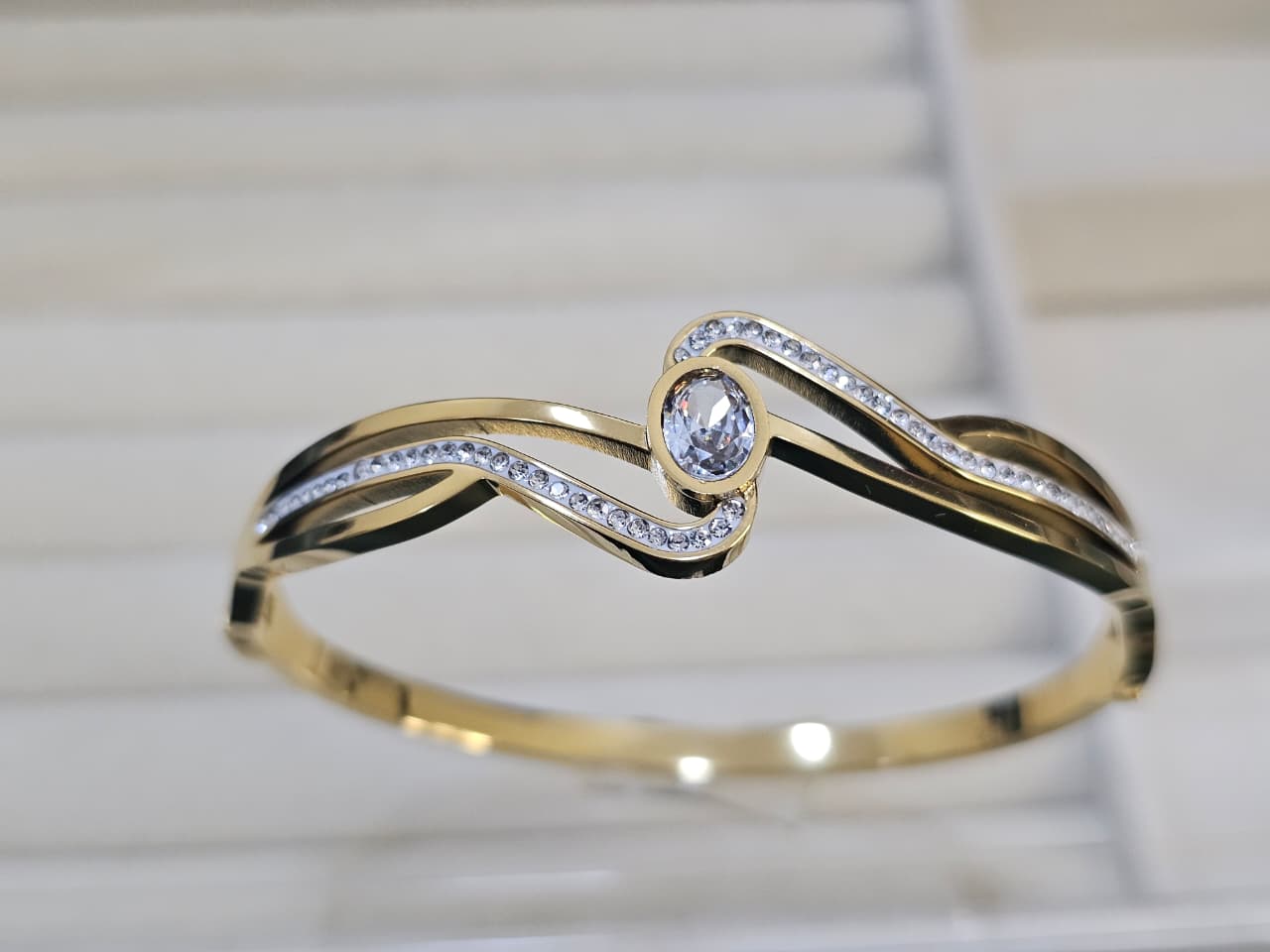 Wavy solitaire AD bangle bracelet