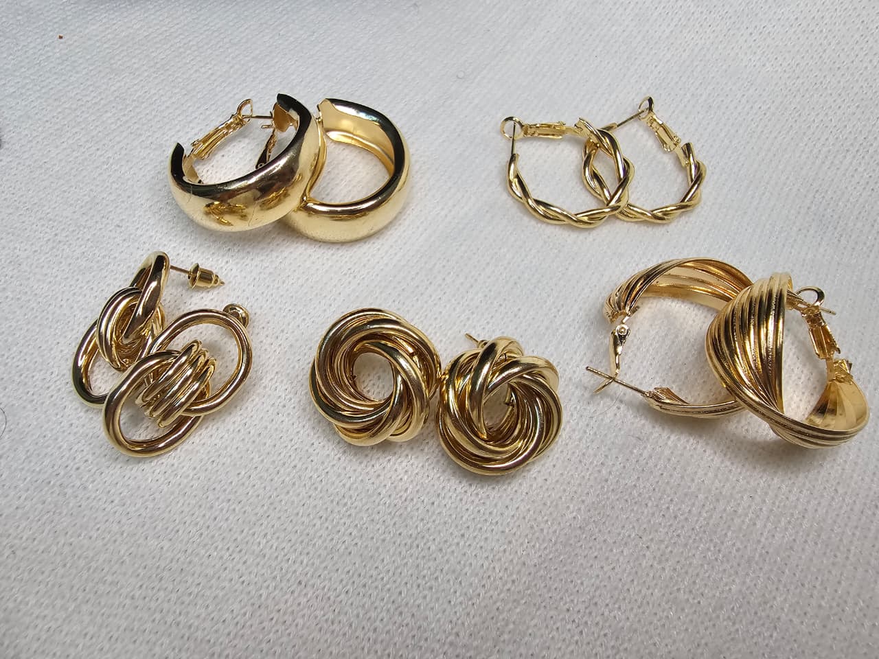 5 Different gold hoop/twist earring designs