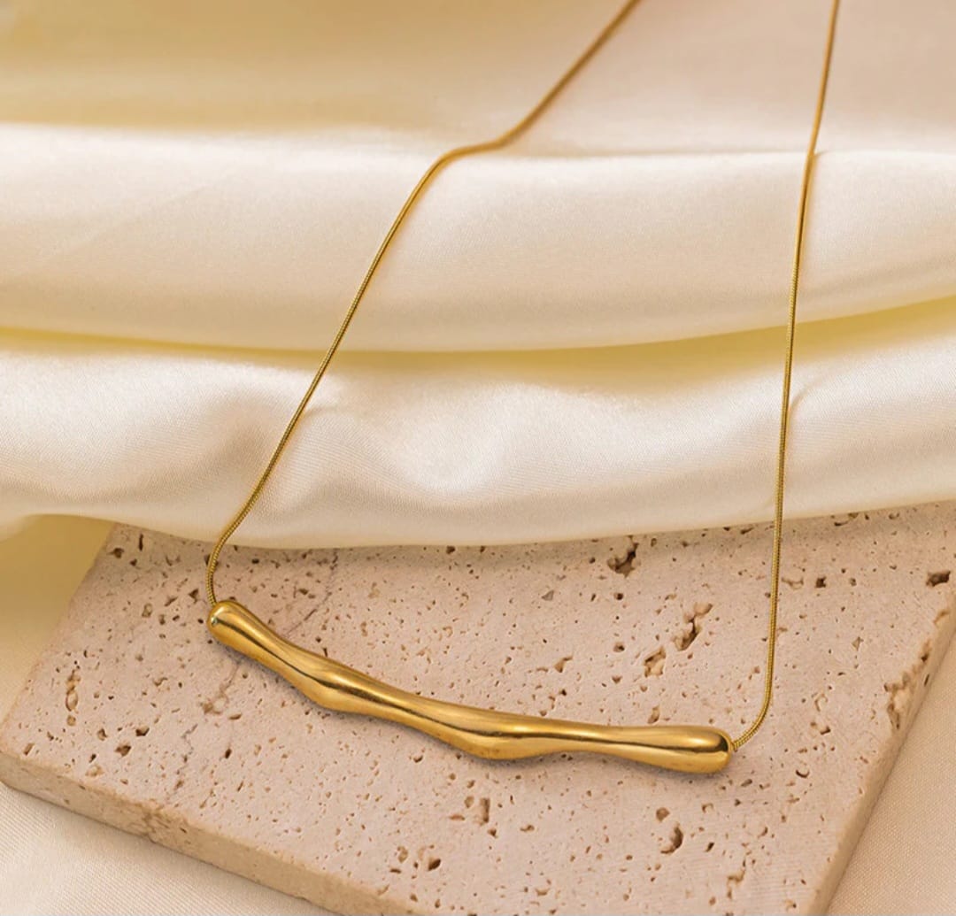 Wavy bar minimal chain necklace