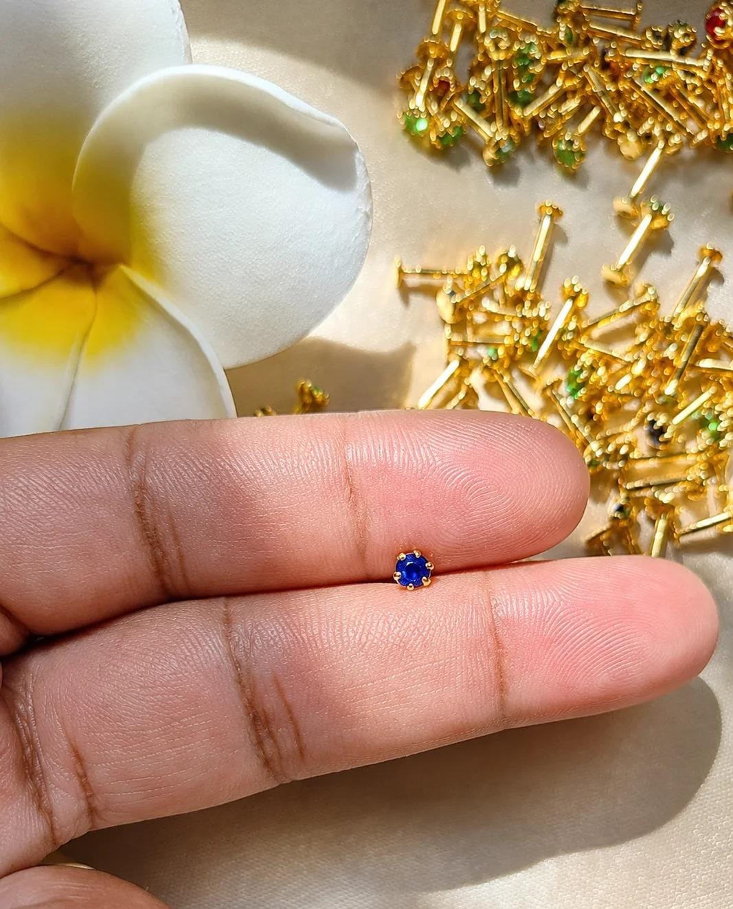 Blue stone Nosepin